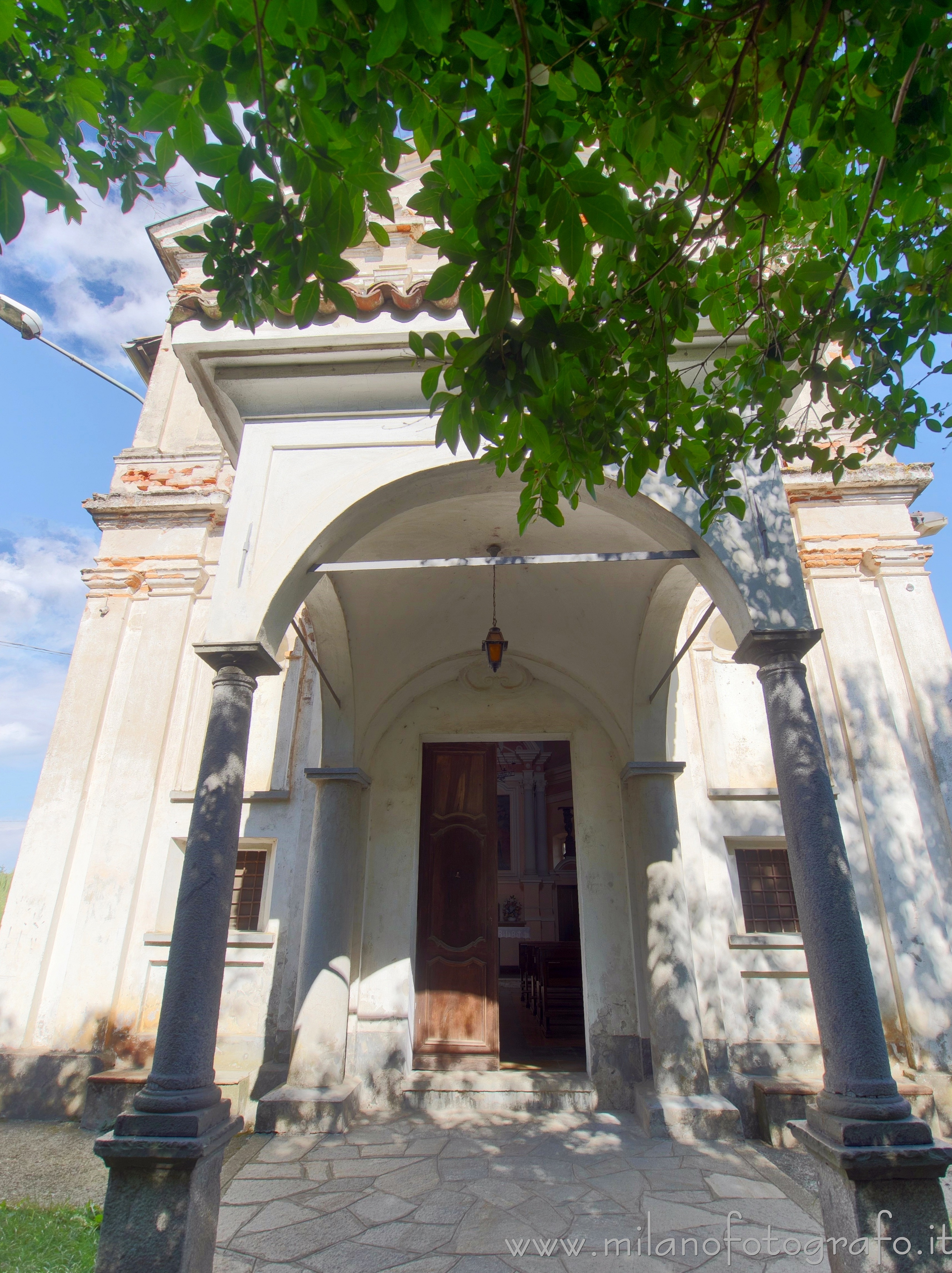 Sandigliano (Biella) - Facciata del Santuario della Madonna del Boscazzo - Foto a piena risoluzione